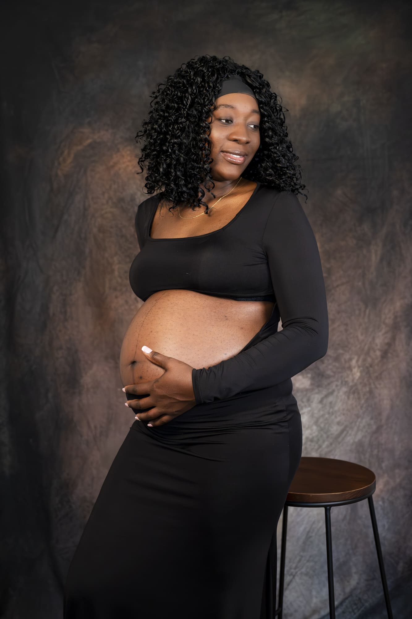 Portrait de grossesse en lumière naturelle, séance photo Québec